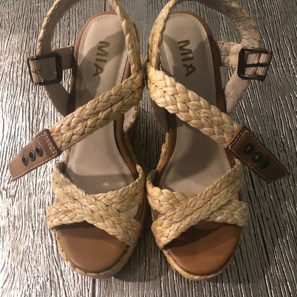 Mia wedges